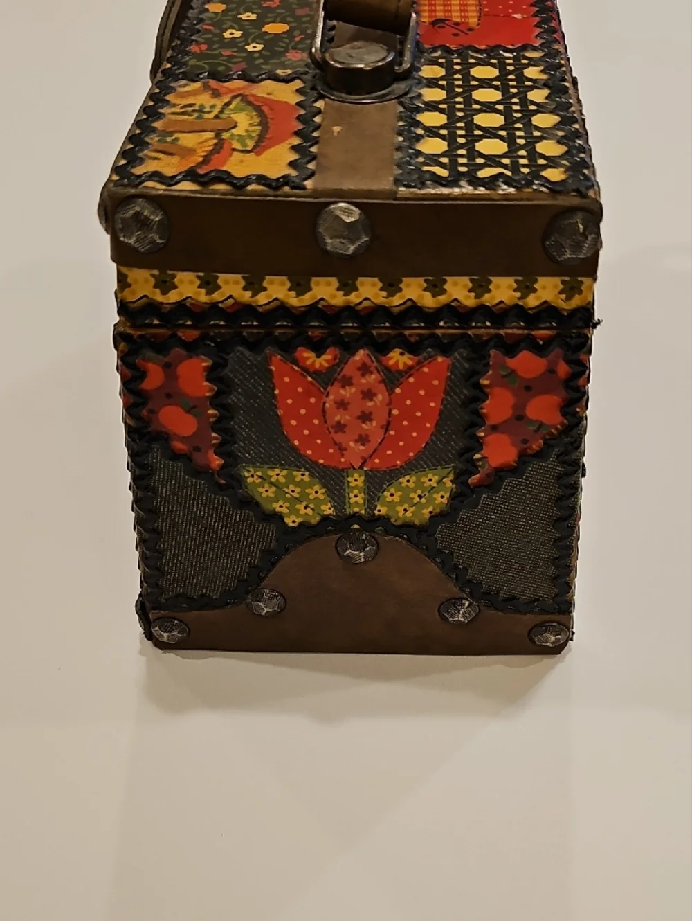 Vintage Mini Patchwork Decoupage Wooden Handbag Purse in Multicolor 8.5x4.75x5 - Picture 5 of 8